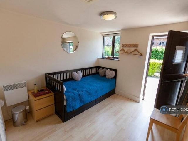 Studio for rent in Hastingleigh, Ashford