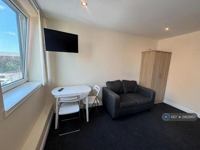Studio for rent in Hyde Park, South Yorkshire