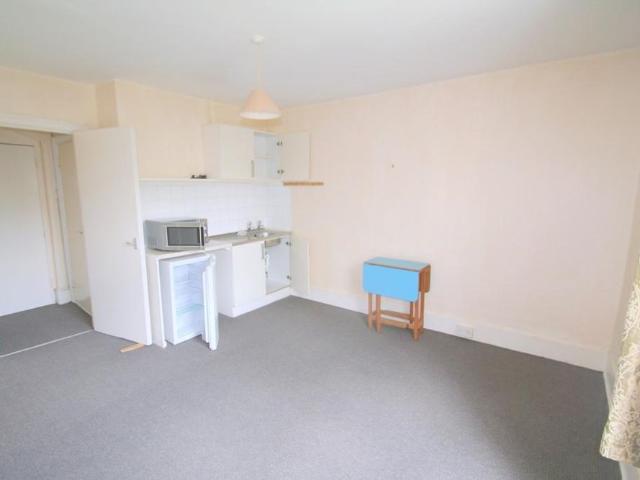Studio for rent in St James, Sandown Park
