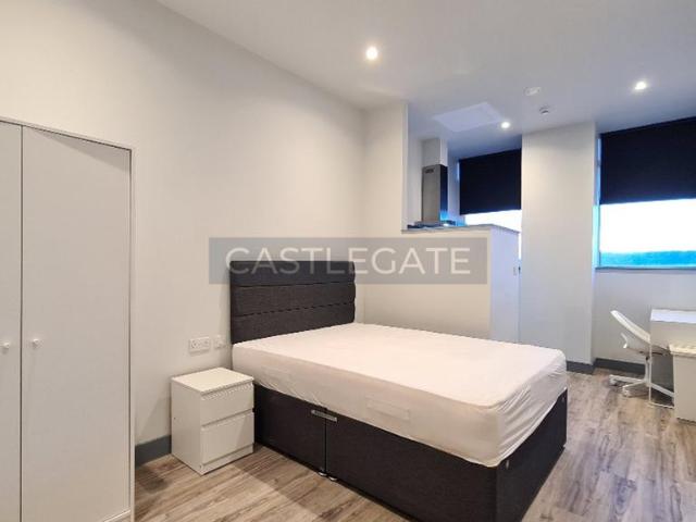 Flat for rent in Huddersfield, West Yorkshire