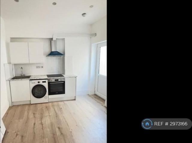 Studio for rent in Gants Hill, Greater London