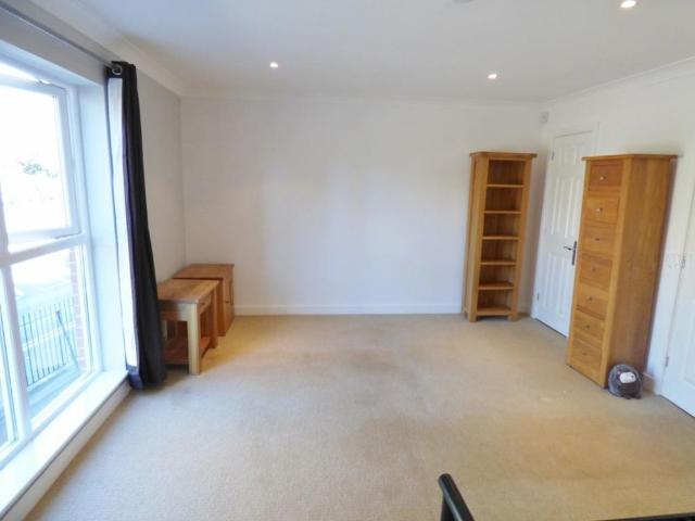 Studio for rent in Pachesham Park, Surrey