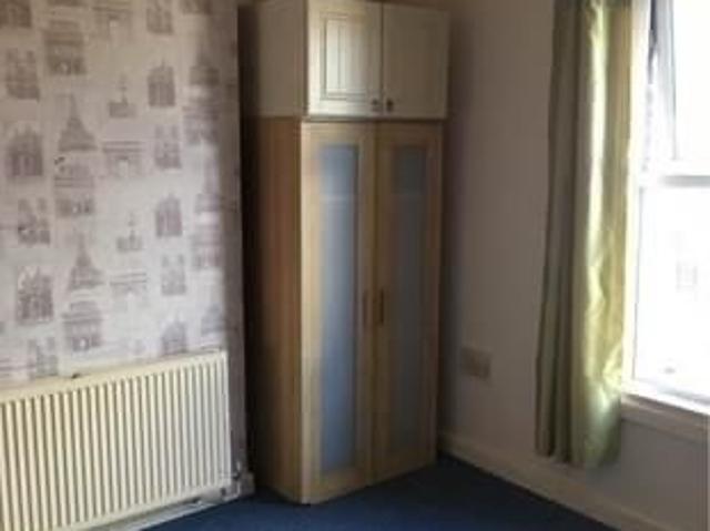 Studio for rent in Wrenthorpe, West Yorkshire