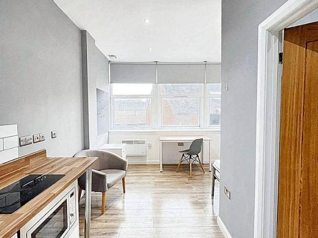 Studio for rent in Semilong, Northampton