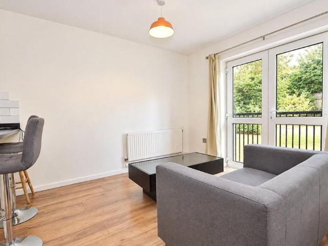 Studio for rent in Hook Heath, Woking