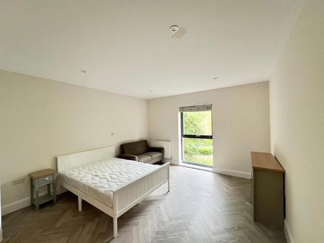 Studio for rent in Milton Keynes