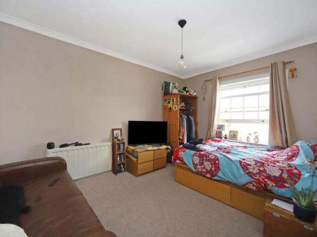 Studio for rent in Wigginton, Pouchen End