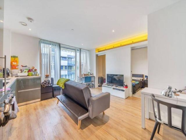 Studio for rent in Glyndon, Plumstead