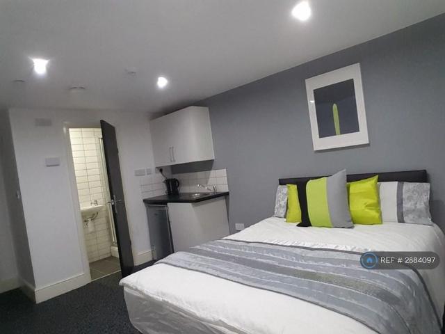 Studio for rent in Hillfields, West Midlands