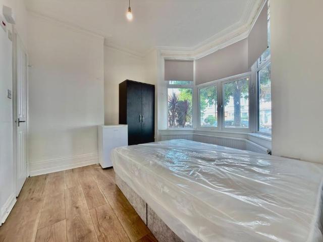 Studio for rent in London Borough of Merton, Greater London