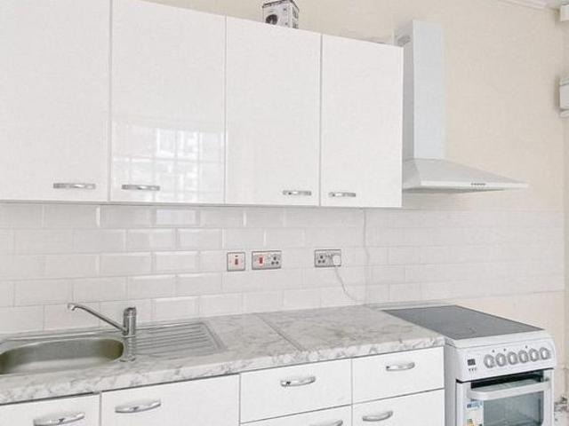 Studio for rent in Dixons Green, West Midlands