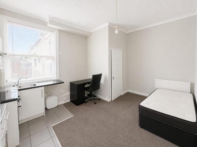 Flat for rent in Bitterne Manor, City Of Southampton