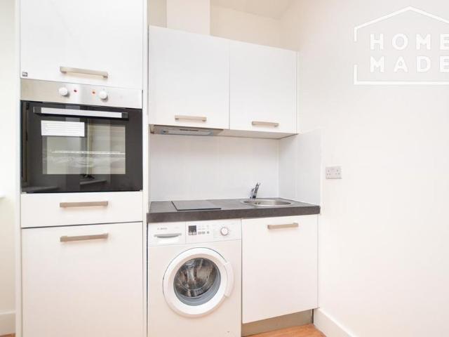 Studio for rent in Elstree and Borehamwood, Borehamwood