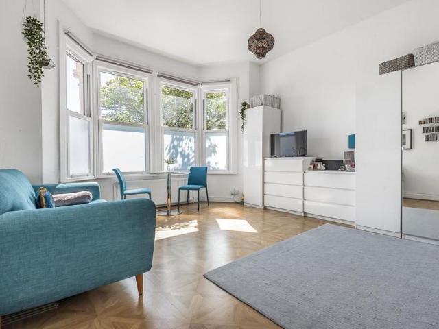 Studio for rent in Longlands, Halfway Street