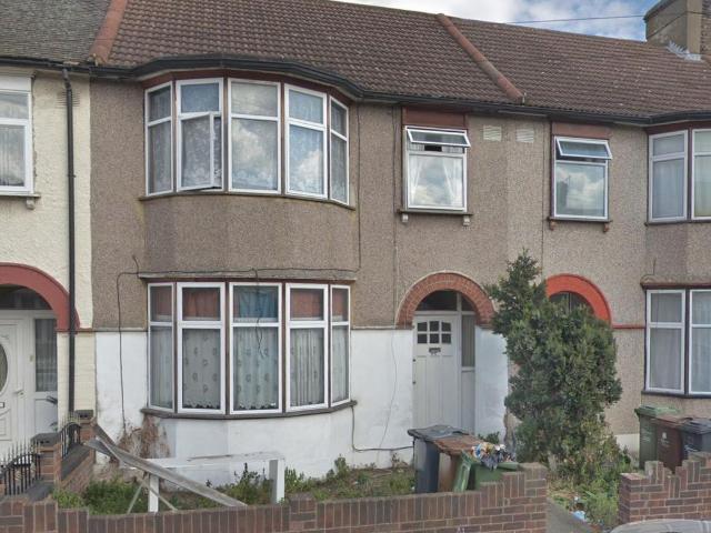 Flat for rent in Thames View, Greater London