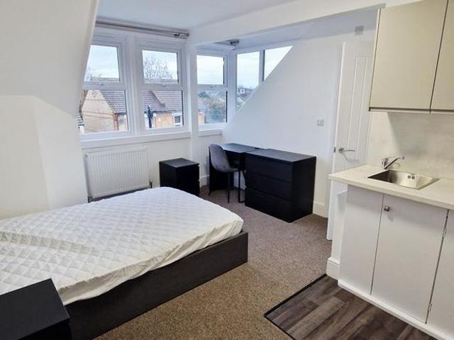 Studio for rent in Kings Farm, Hamerton