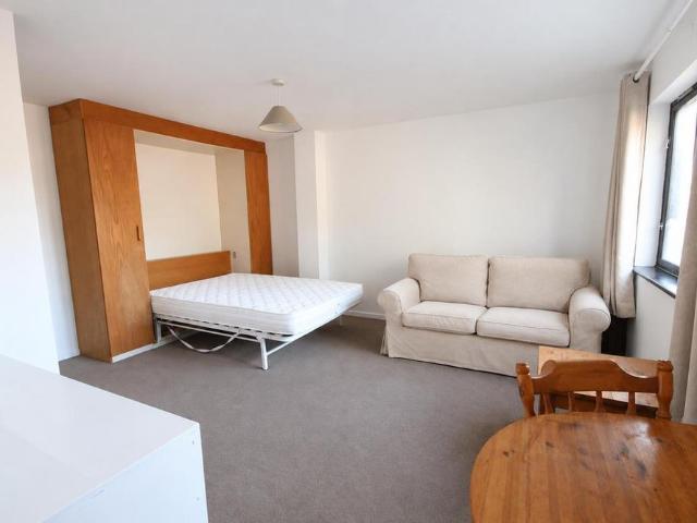 Studio for rent in London Borough of Hounslow, Greater London