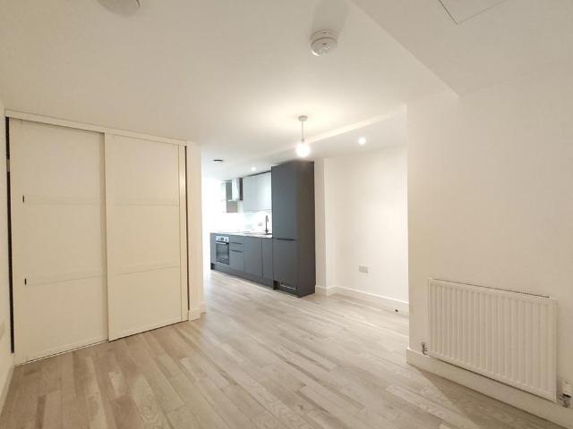 Studio for rent in London Borough of Ealing, Hanwell