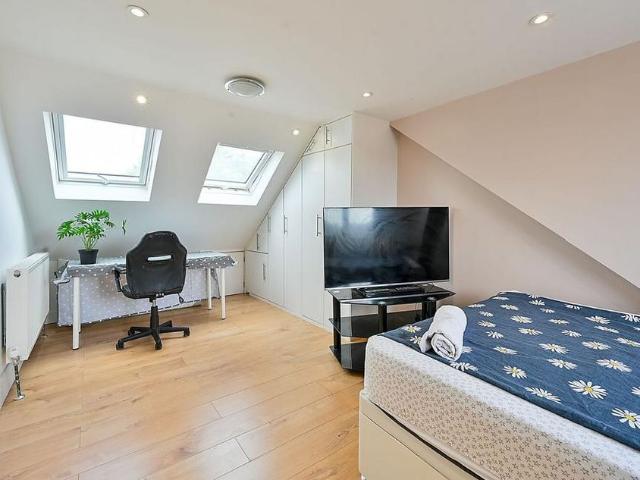 Studio for rent in London Borough of Hounslow, Greater London