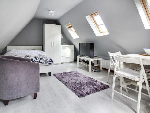 Studio for rent in Duton Hill, Essex