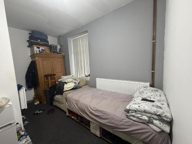 Studio for rent in Shaw Lands, Pogmoor