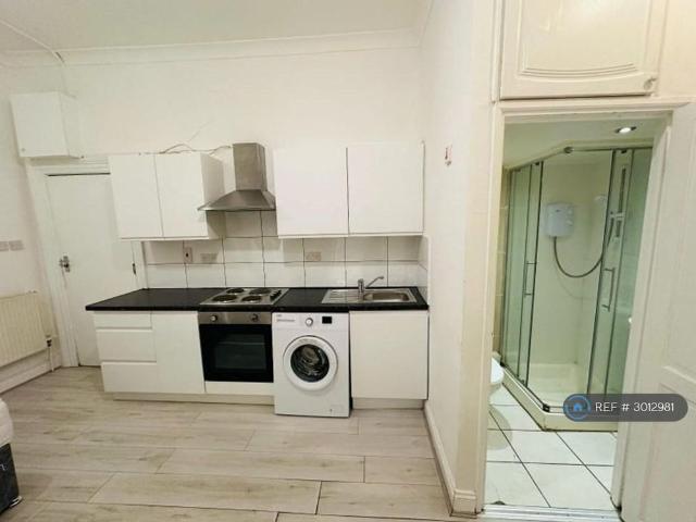 Studio for rent in Kenton, Greater London