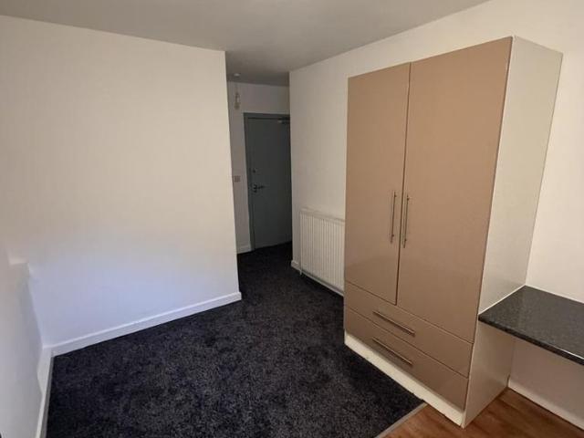 Studio for rent in Huddersfield, West Yorkshire