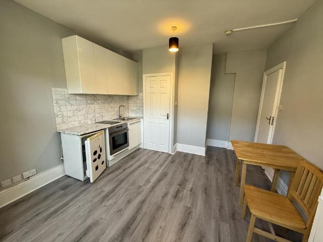 Flat for rent in Temple Fortune, Greater London