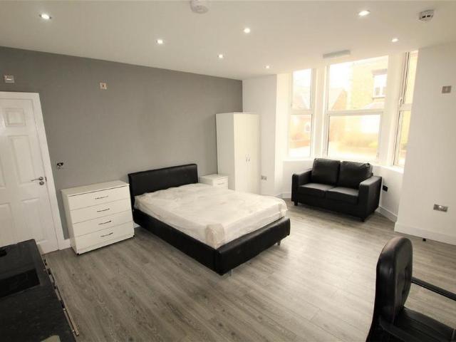 Studio for rent in Elmfield, Leicestershire