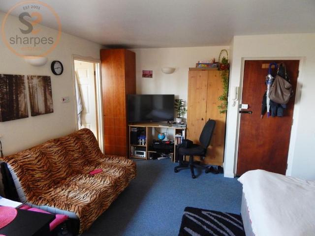 Studio for rent in London Borough of Merton, Mitcham