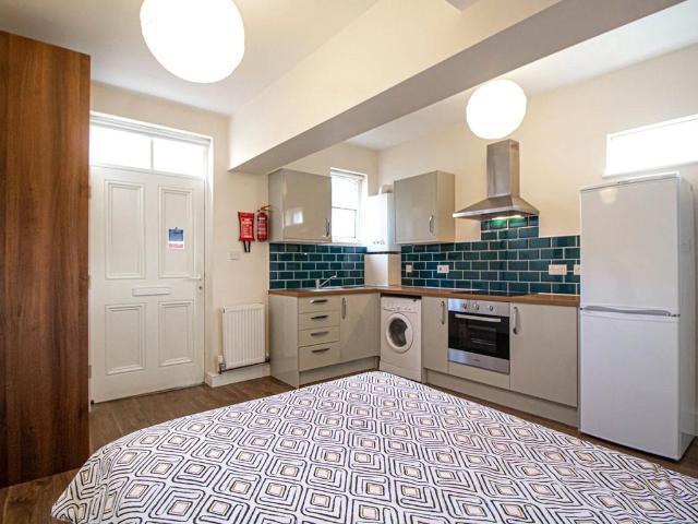 Flat for rent in Hyde Park, West Yorkshire
