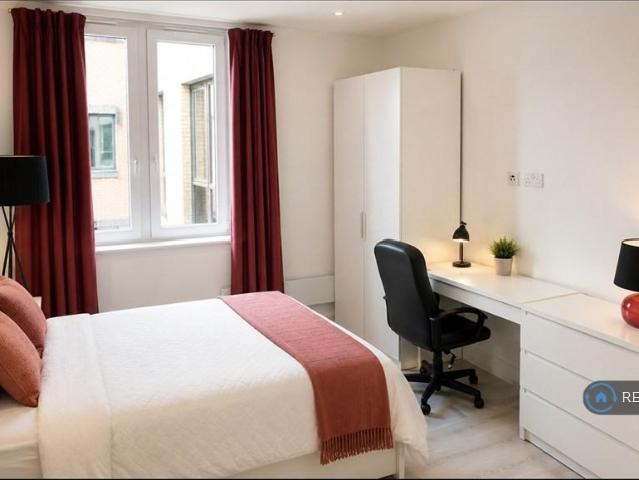 Flat for rent in Birch Green, Lower Halliford