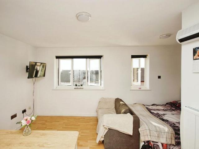 Studio for rent in Bradley Stoke