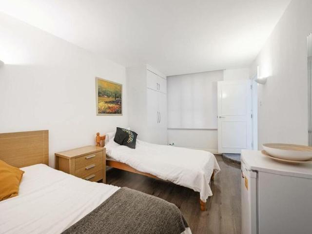 Studio for rent in Lyons, Greater London