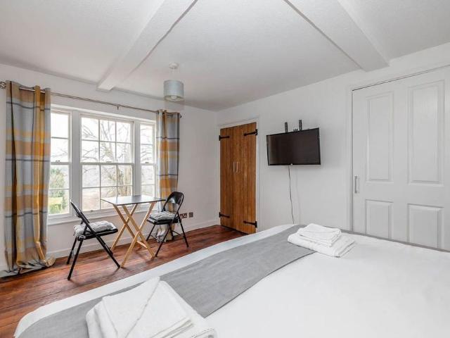 Studio for rent in Highbury, Bromsberrow Heath
