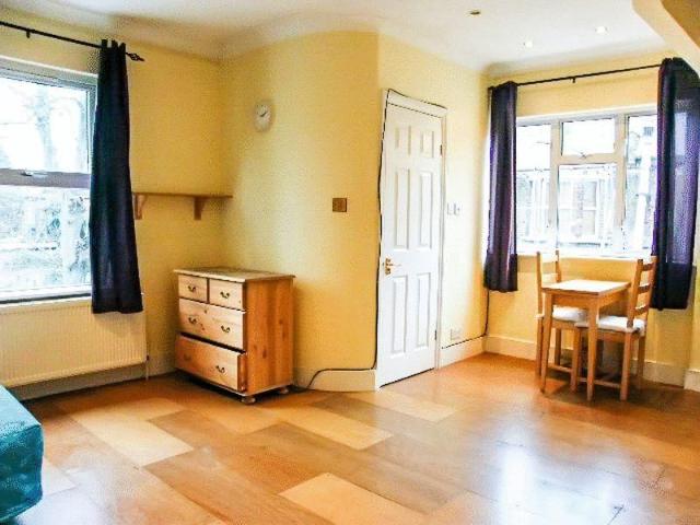 Studio for rent in Cat Hill, Isle Of Man