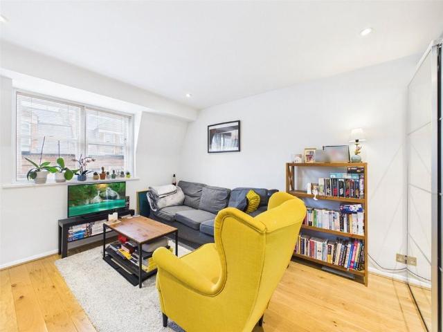 Studio for rent in East Twickenham, Greater London