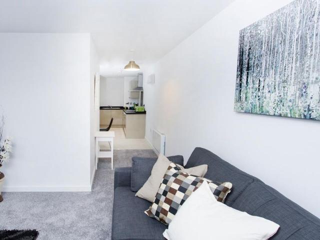 Studio for rent in West Yorkshire