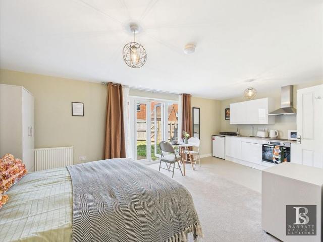 Studio for rent in Penhill, Swindon