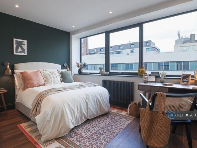 Flat for rent in Cavern Quarter, Calderstones