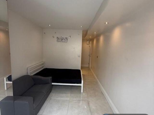 Flat for rent in Barkingside, Greater London