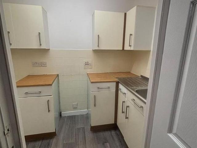 Studio for rent in South Kirkby and Moorthorpe, South Kirkby