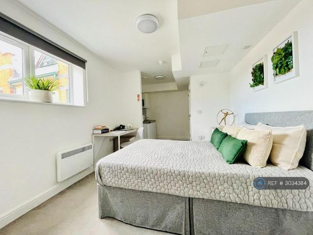Studio for rent in The Polygon, City Of Southampton
