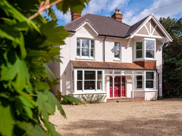 Flat for rent in Red Hill, Surrey