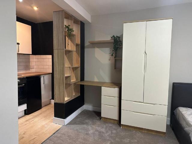 Studio for rent in Stirchley, West Midlands