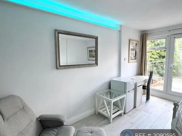 Studio for rent in Avenues, Hull