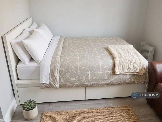 Studio for rent in Shortroods, Glenburn