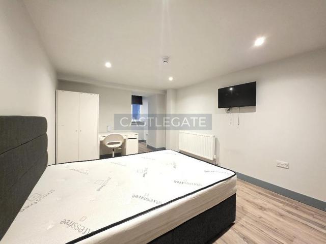 Studio for rent in Highfields, Huddersfield