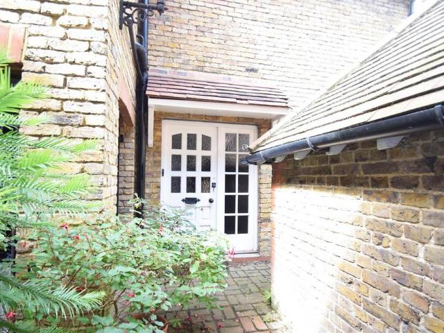 Flat for rent in St Margarets, Greater London