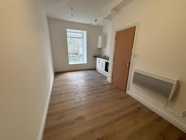Studio for rent in Ystrad, Gelli